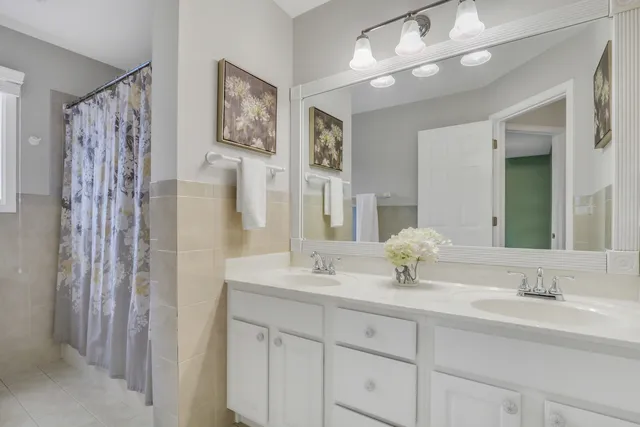 $600,000 | 7437 Bittersweet Drive, Gurnee, IL 60031