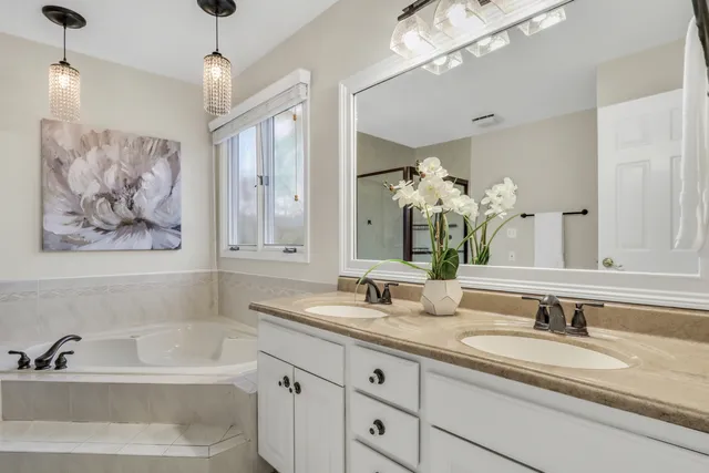 $600,000 | 7437 Bittersweet Drive, Gurnee, IL 60031