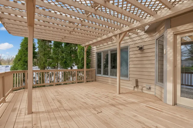 $600,000 | 7437 Bittersweet Drive, Gurnee, IL 60031