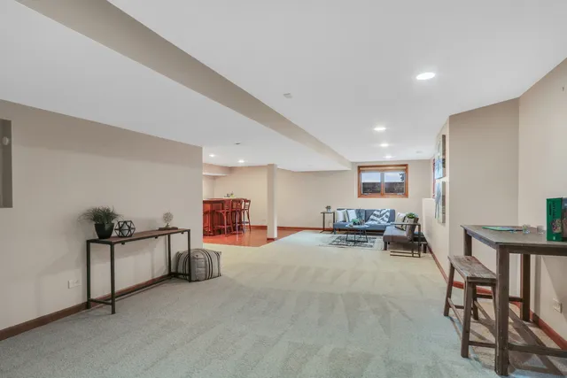 $600,000 | 7437 Bittersweet Drive, Gurnee, IL 60031