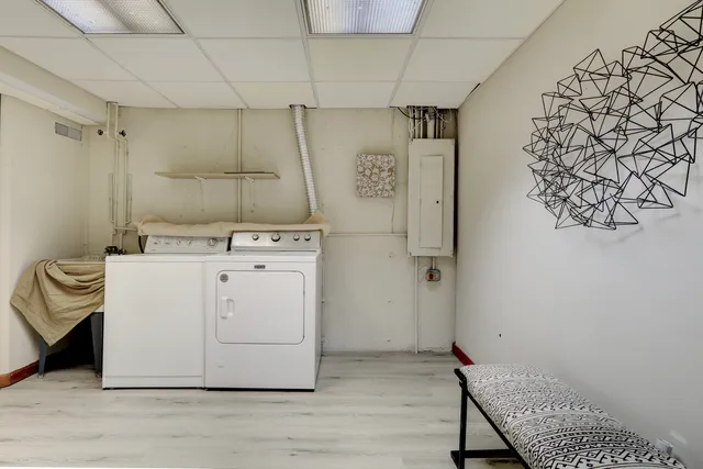 $600,000 | 7437 Bittersweet Drive, Gurnee, IL 60031