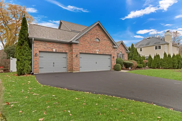 $600,000 | 7437 Bittersweet Drive, Gurnee, IL 60031