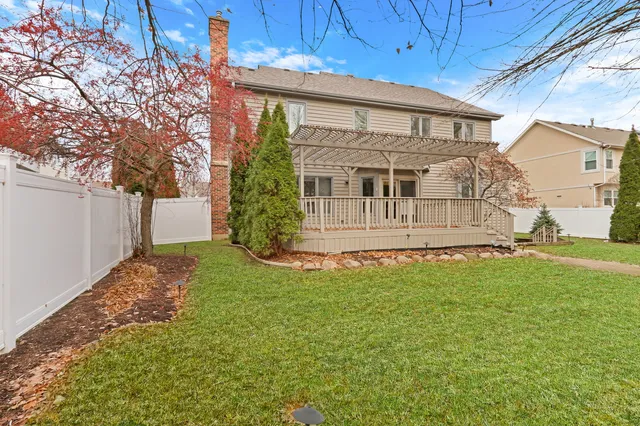 $600,000 | 7437 Bittersweet Drive, Gurnee, IL 60031