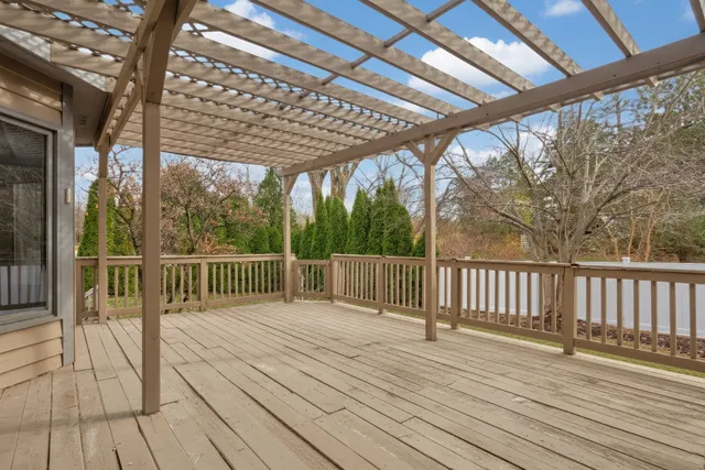 $600,000 | 7437 Bittersweet Drive, Gurnee, IL 60031