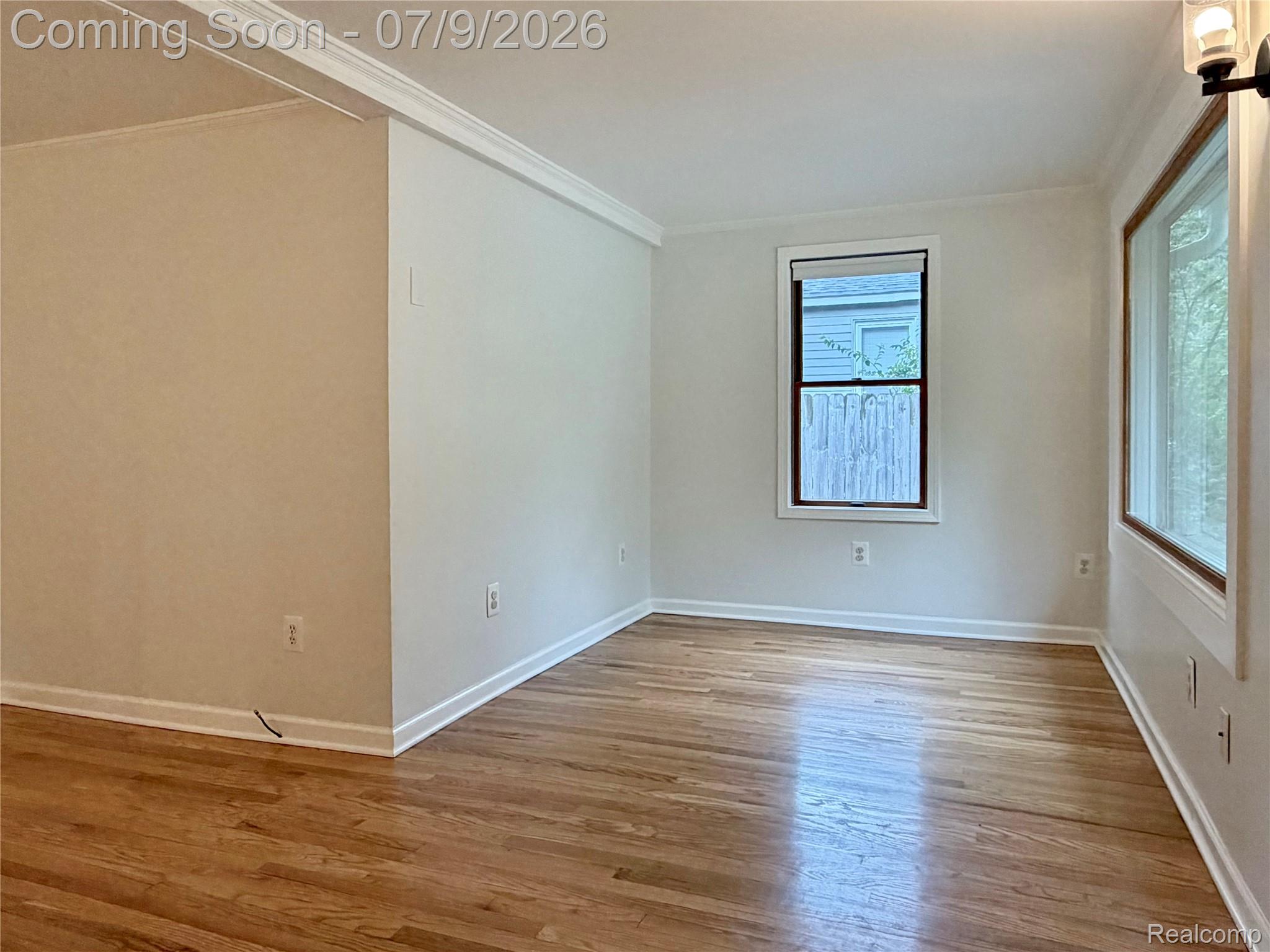 610 Quarter Street Rochester, MI 48307 - Photo 9 of 43 Living room is L-shaped
