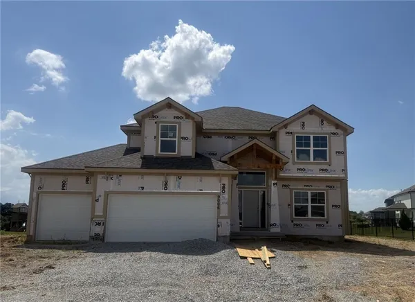 $553,500 | 9006 North Poplar Avenue, Kansas City, MO 64156