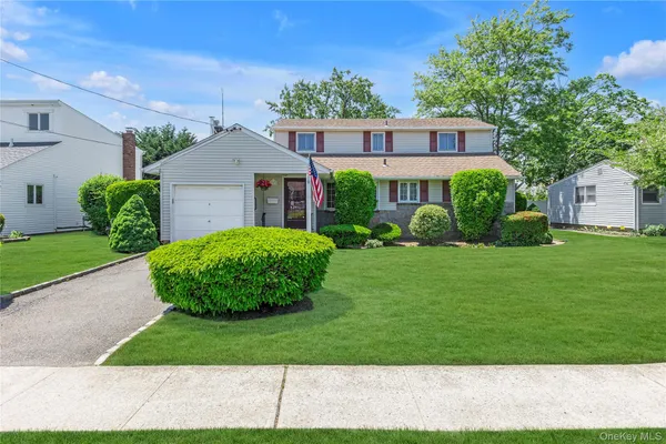 $799,000 | 386 Harrison Avenue, Massapequa, NY 11758