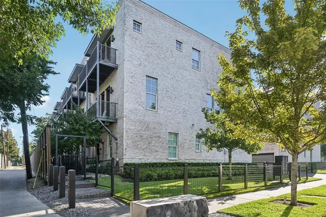 $679,000 | 2815 Lynlock Court, Dallas, TX 75219