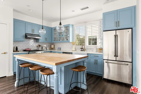 $6,195 | 6074 West Studio Court, Los Angeles, CA 90038