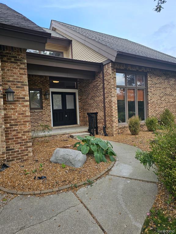 31280 Country Ridge Circle Farmington Hills, MI 48331 - Photo 2 of 4