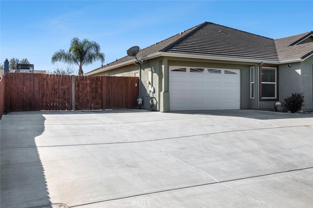 308 San Ramon Court Coalinga, CA 93210 - Photo 4 of 63