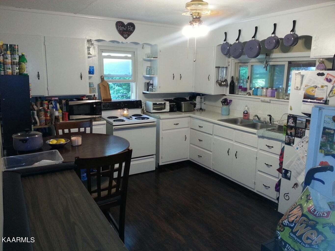 918 Gertrude Avenue Knoxville, TN 37920 - Photo 3 of 10 20170515025124443590000000-o