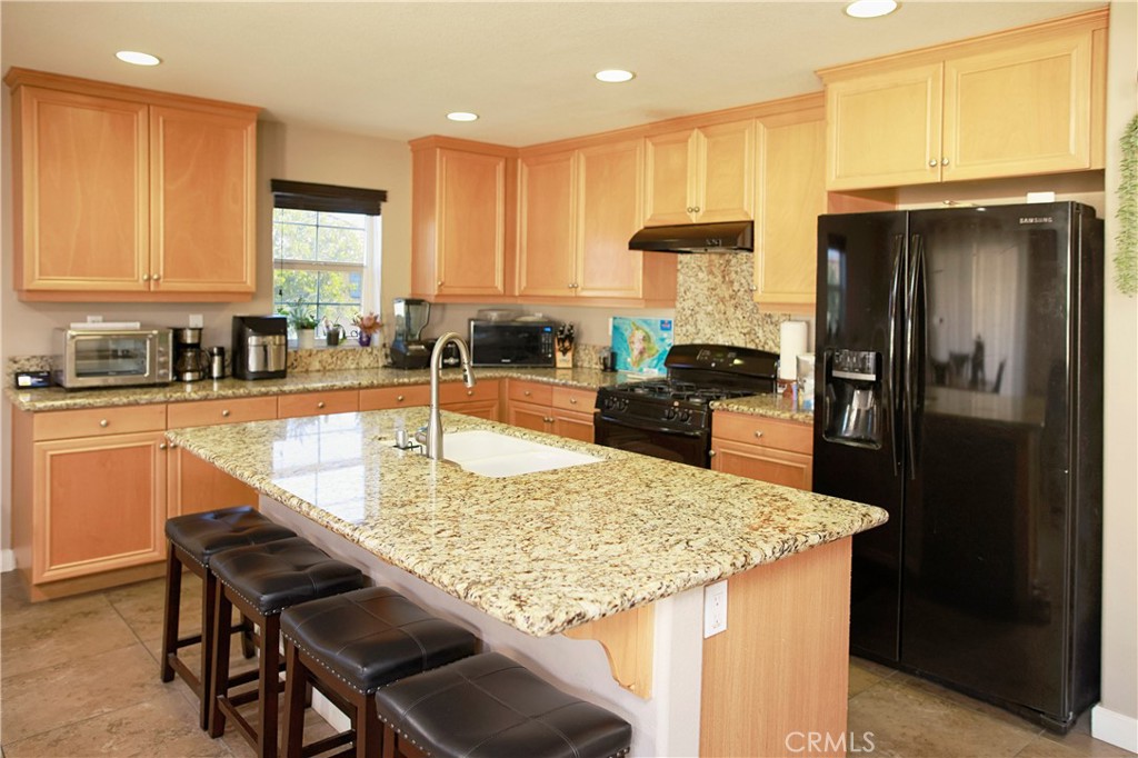 8090 Cornwall Court, Unit 51 Rancho Cucamonga, CA 91739 - Photo 8 of 36 kitchen