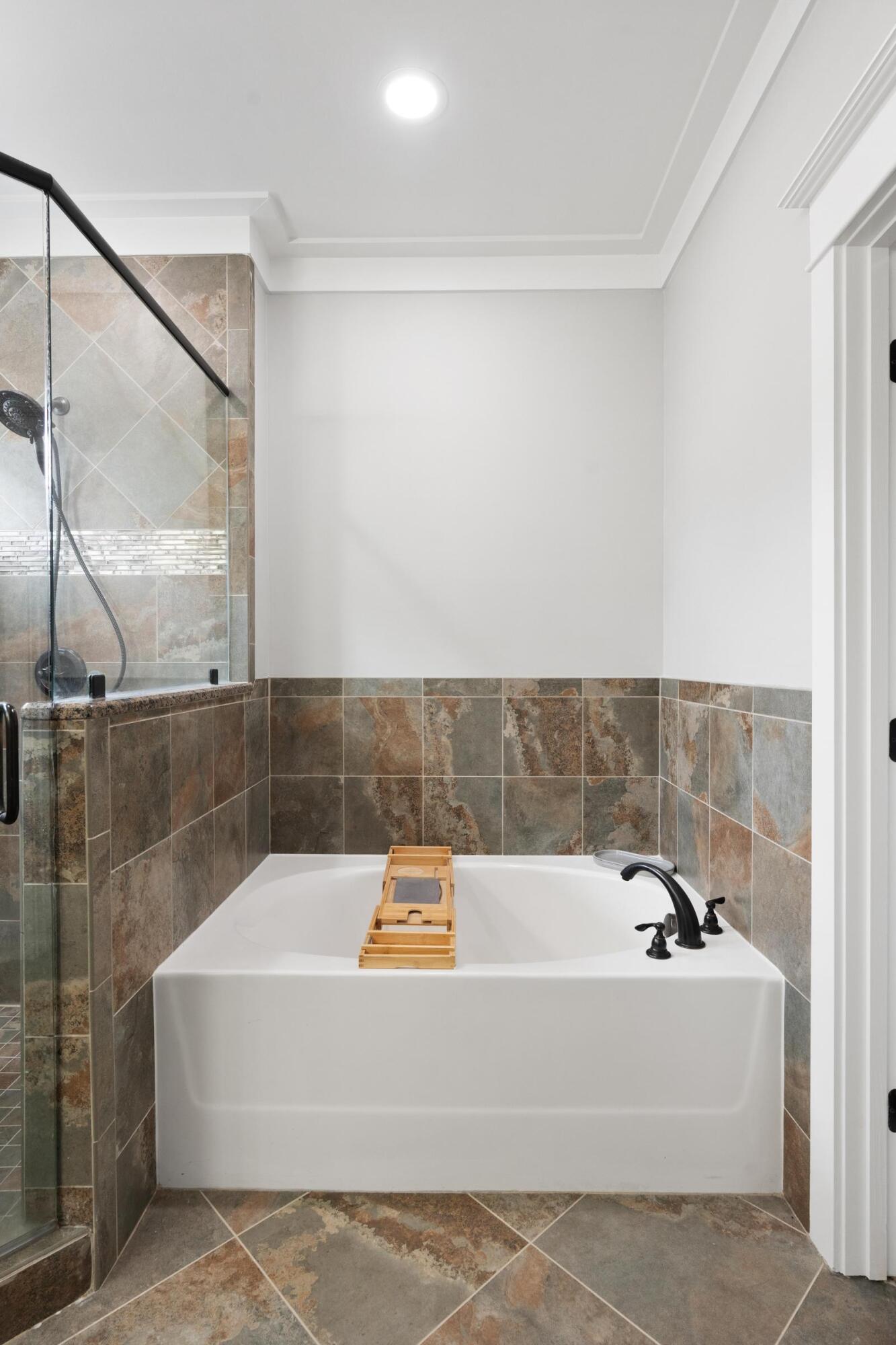 2218 Claymill Lane Mount Pleasant, SC 29466 - Photo 26 of 64 Tub