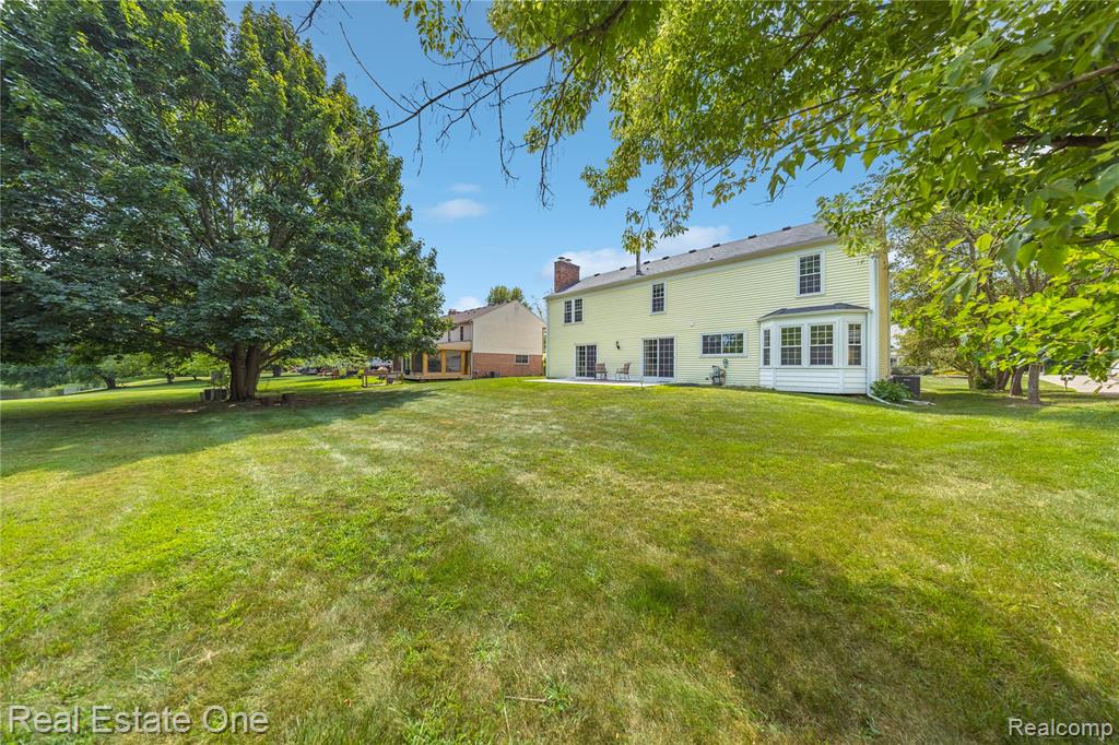 36241 Fredericksburg Road Farmington Hills, MI 48331 - Photo 4 of 48