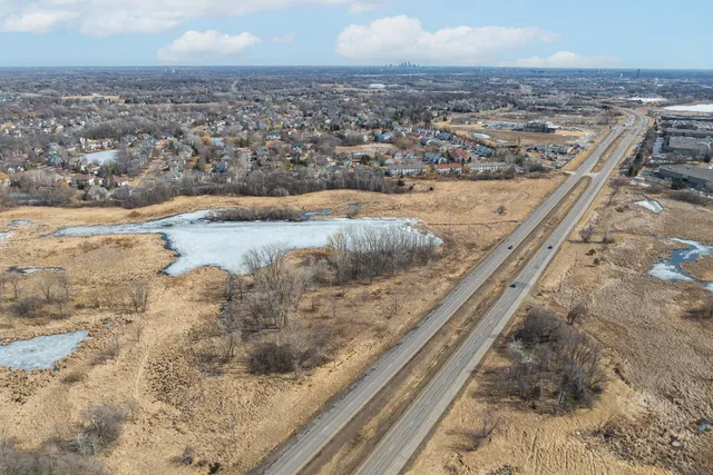 $750,000 | 17320 Highway 55, Plymouth, MN 55446