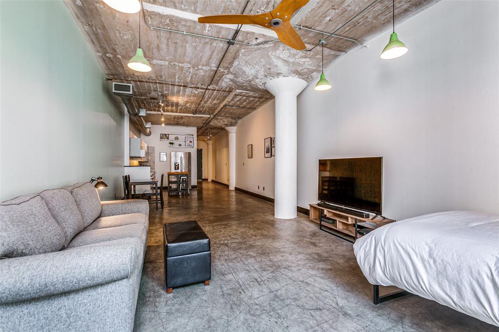 1122 Jackson Street, Unit 917 Dallas, TX 75202 - Photo 4 of 21 a living room with furniture and a flat screen tv
