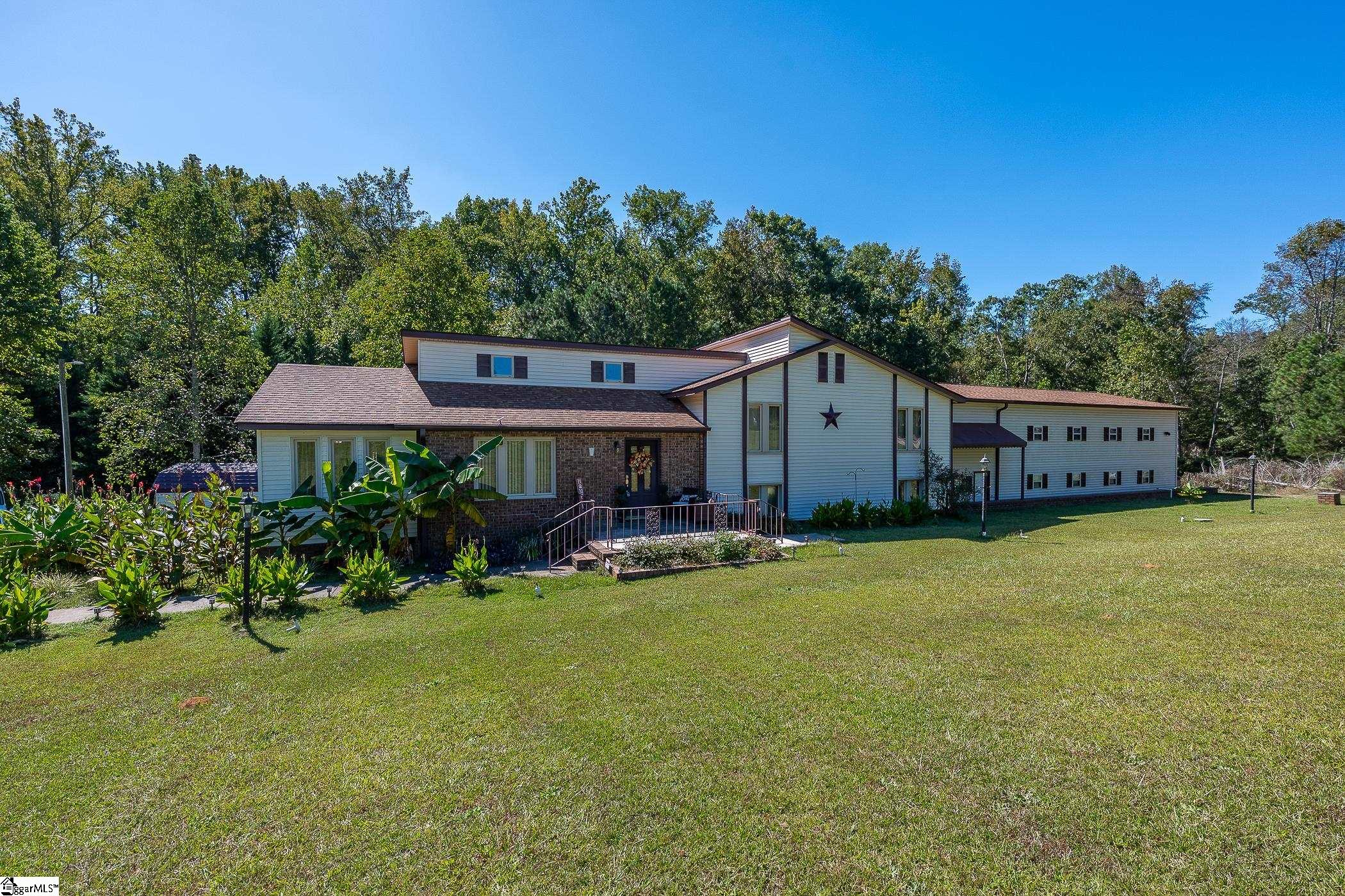 202 Mitchell Street Laurens, SC 29360 - Photo 1 of 38