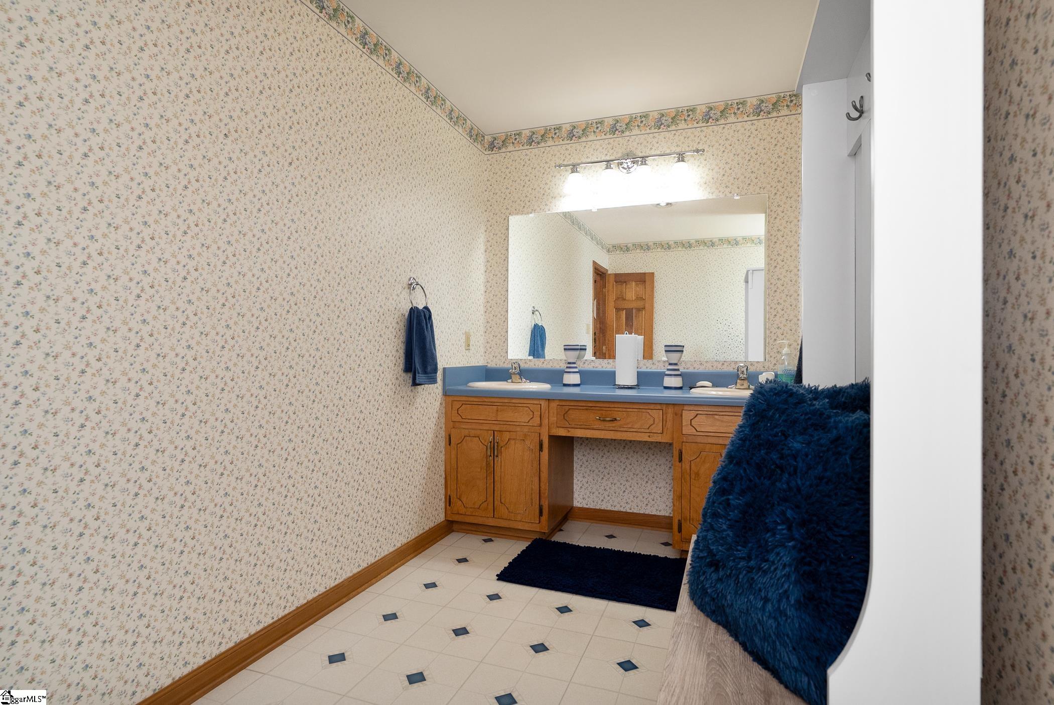 202 Mitchell Street Laurens, SC 29360 - Photo 13 of 38