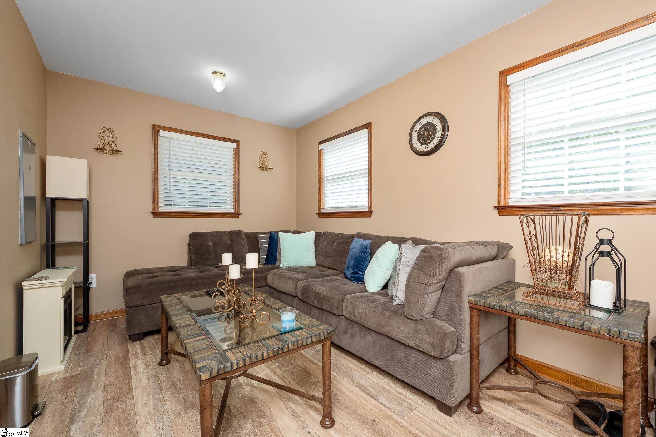 202 Mitchell Street Laurens, SC 29360 - Photo 3 of 38