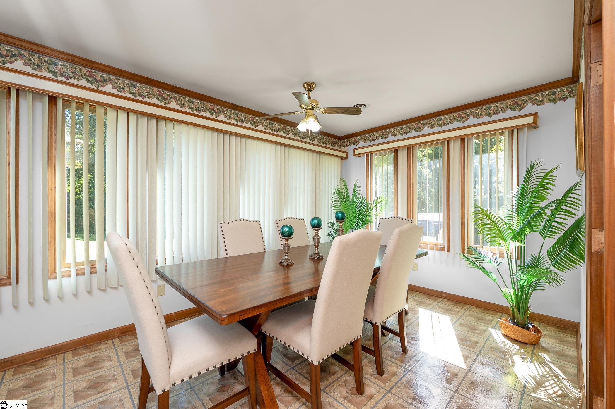 202 Mitchell Street Laurens, SC 29360 - Photo 5 of 38