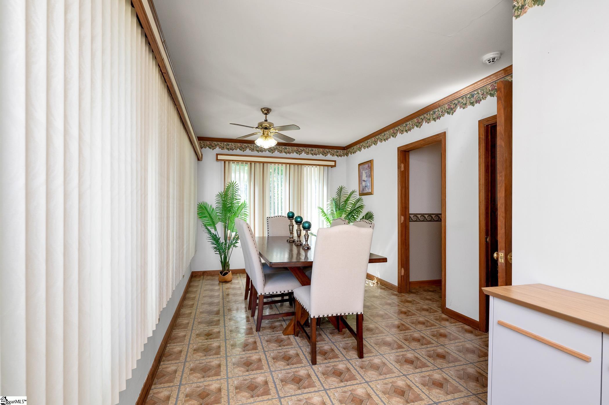 202 Mitchell Street Laurens, SC 29360 - Photo 6 of 38