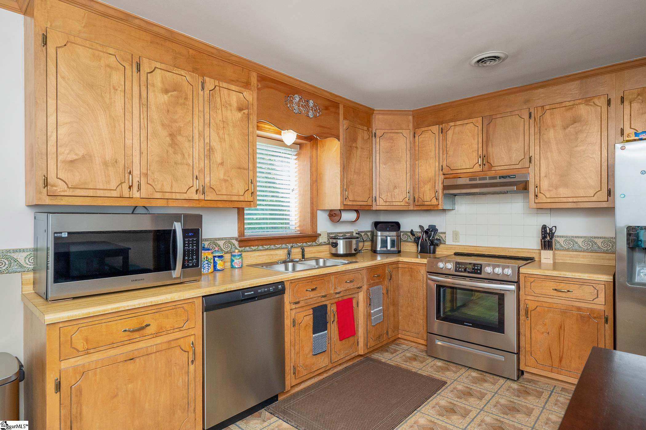 202 Mitchell Street Laurens, SC 29360 - Photo 8 of 38