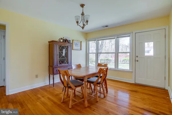 a view of a yard in front of house