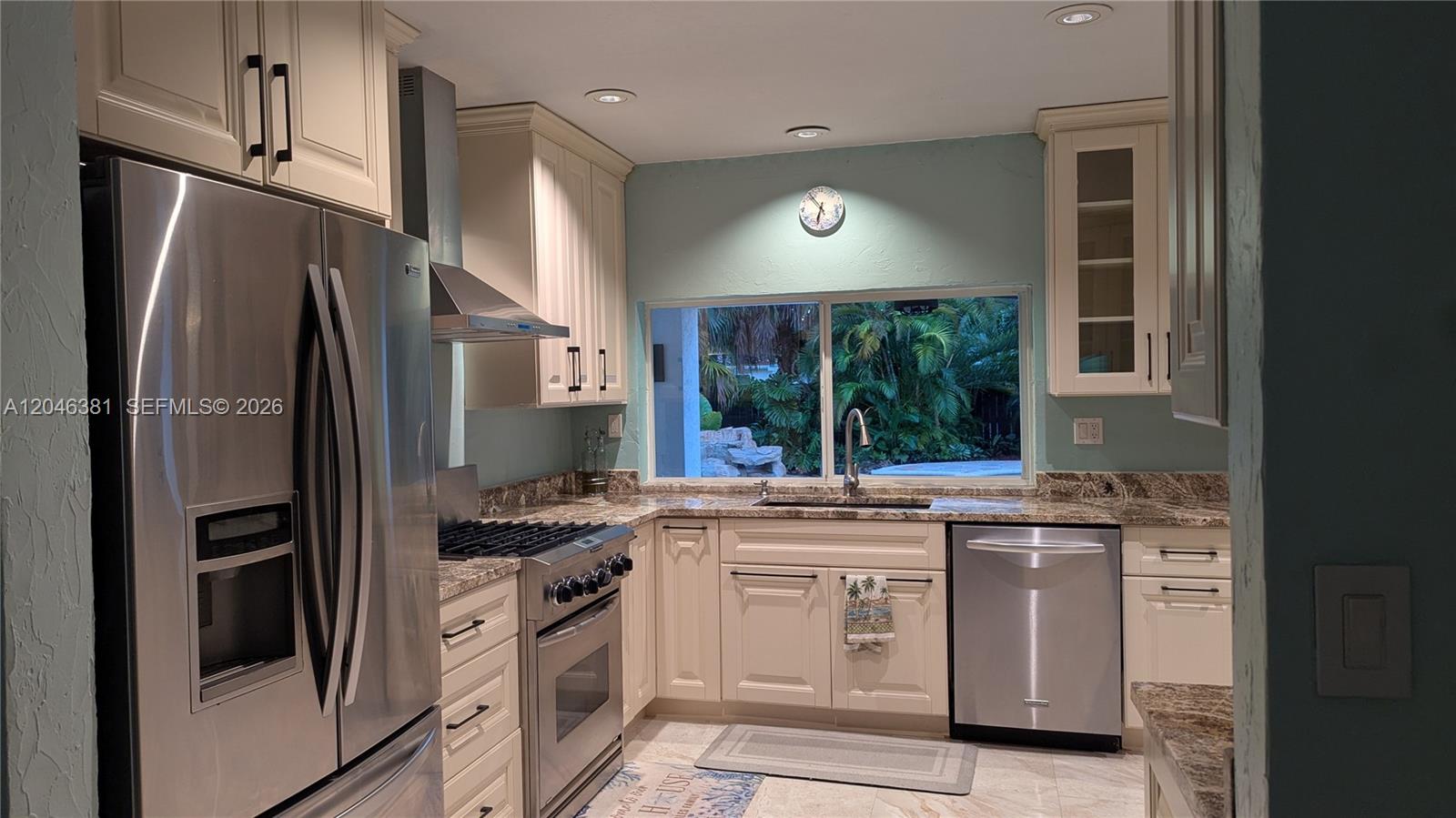 10442 Southwest 114th Street Miami, FL 33176 - Photo 21 of 48 Looking south