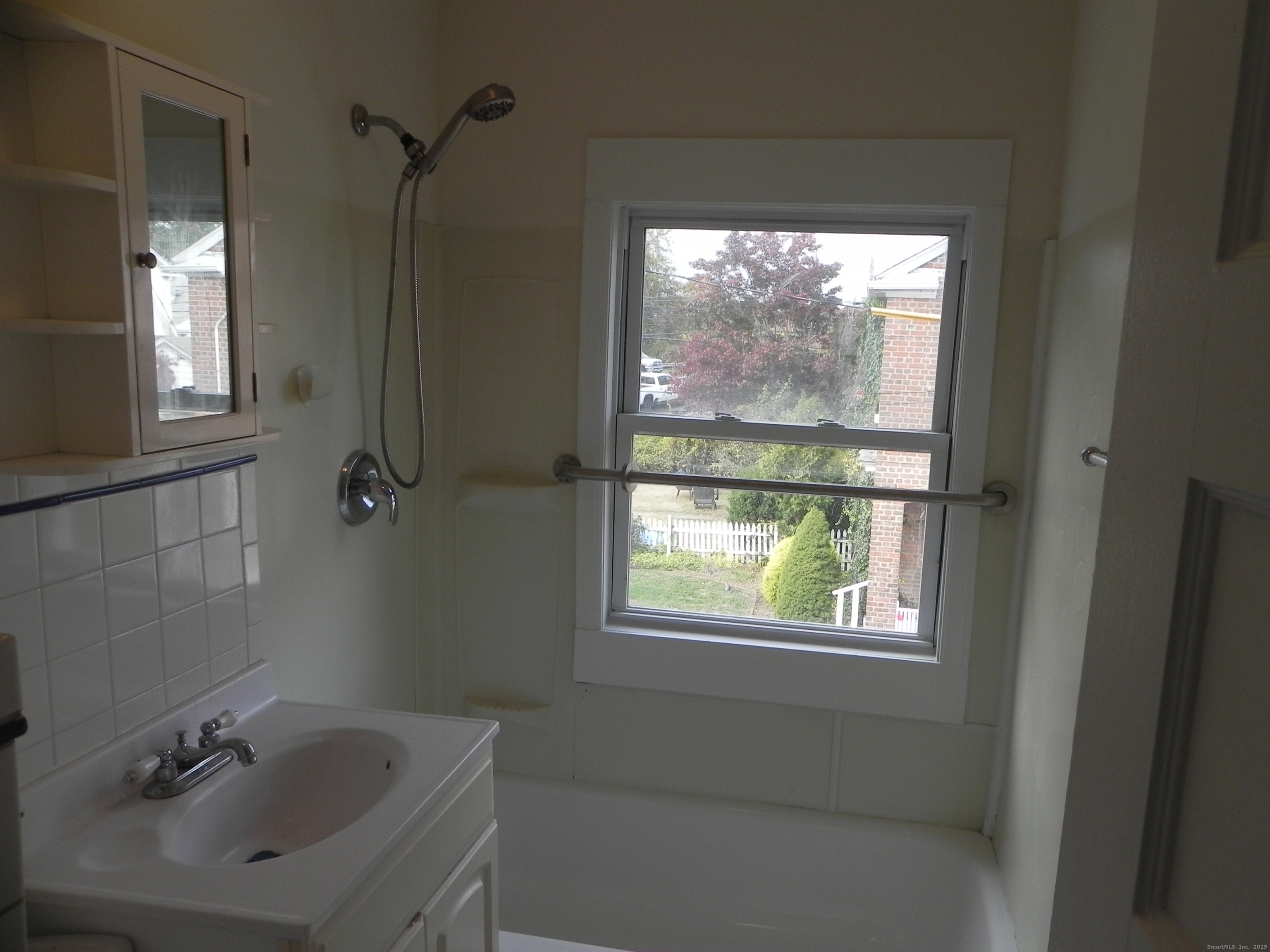 186 Grasmere Avenue, Unit 2 Fairfield, CT 06824 - Photo 3 of 15