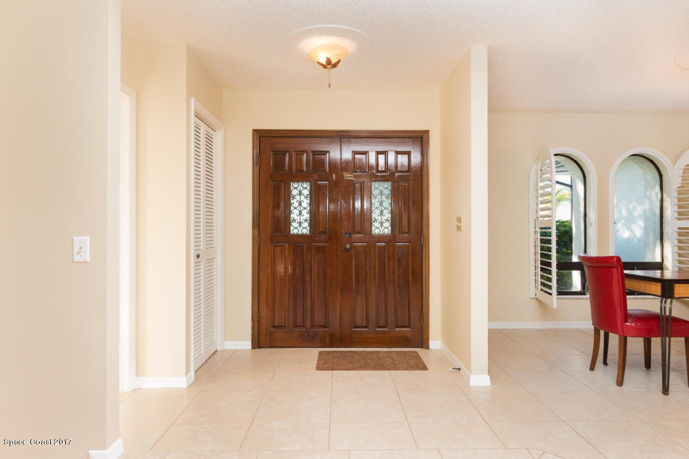 450 Carriage Road Satellite Beach, FL 32937 - Photo 3 of 25 Foyer