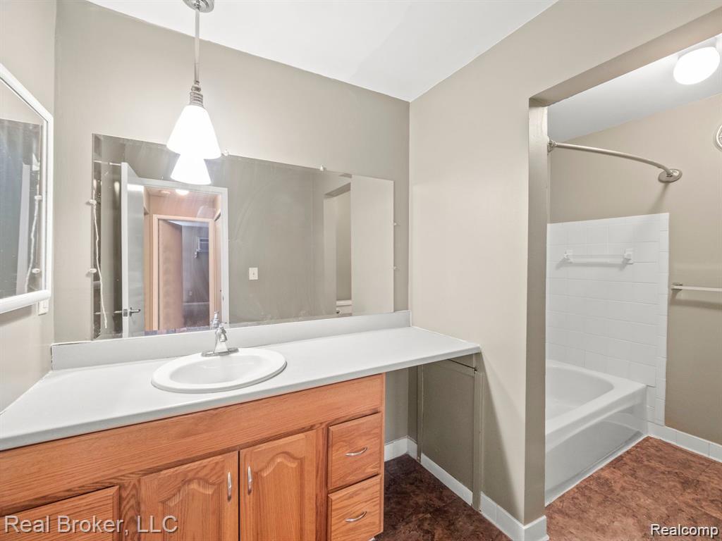 4905 Crooks Road, Unit A5 Royal Oak, MI 48073 - Photo 16 of 19