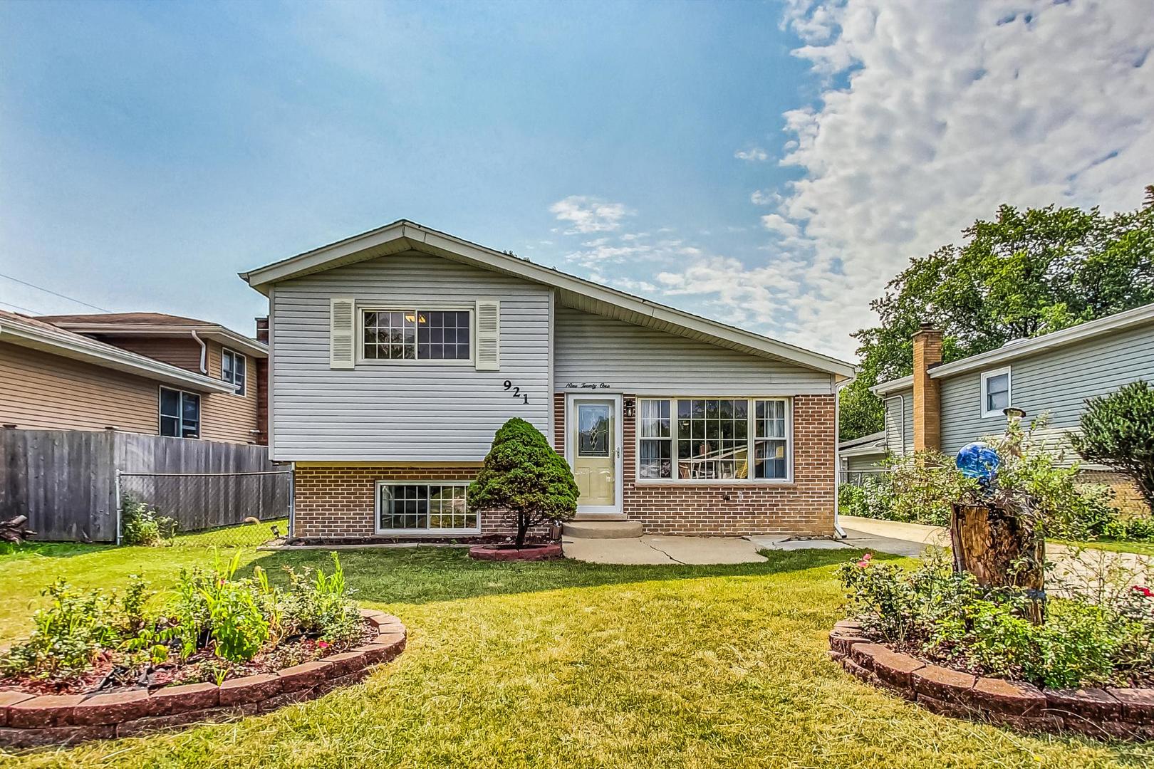 921 Crockett Avenue Addison, IL 60101 - Photo 1 of 34 a front view of a house with garden