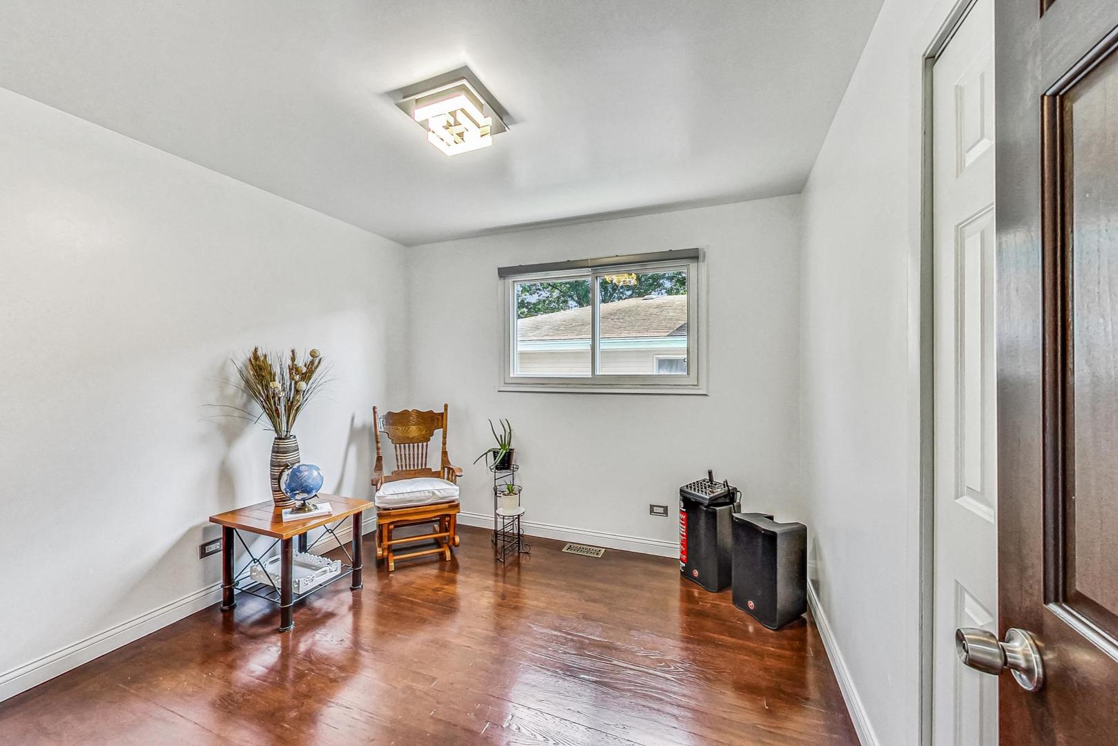 921 Crockett Avenue Addison, IL 60101 - Photo 17 of 34 a living room with furniture and a window