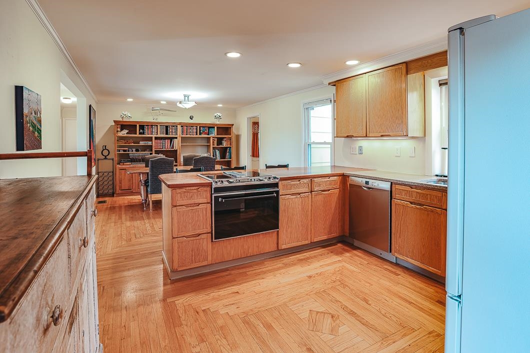 211 High Ridge Road Manchester, NH 03104 - Photo 5 of 40