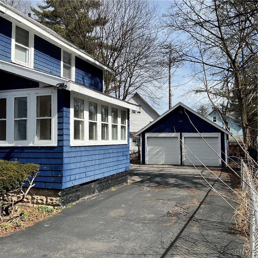 109 Smith Road Syracuse, NY 13207 - Photo 2 of 27