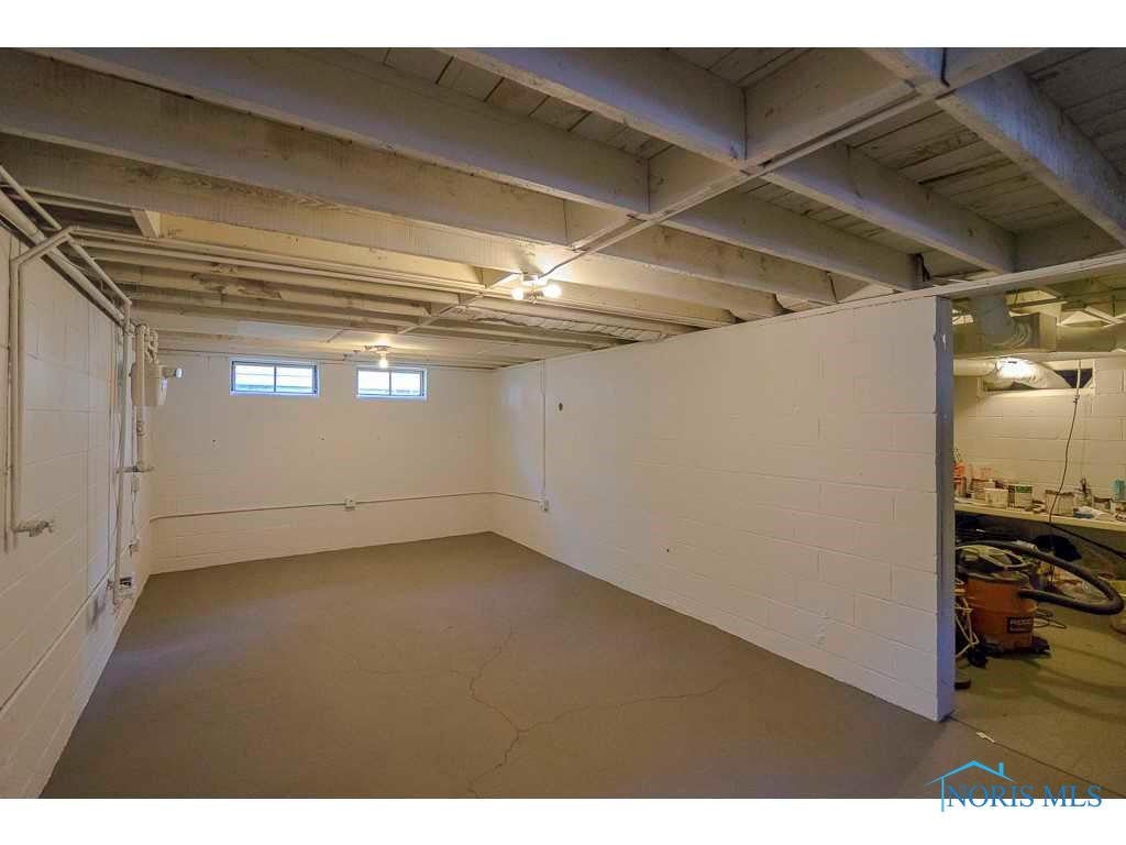 4233 Bowen Road Toledo, OH 43613 - Photo 5 of 19 Gallery Image 5