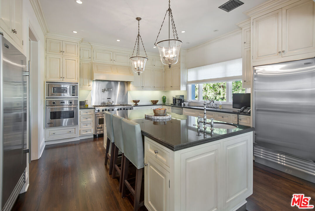 980 Stradella Road Los Angeles, CA 90077 - Photo 9 of 40