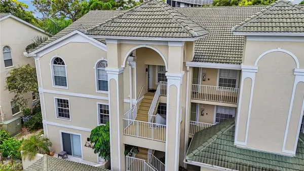 $299,500 | 15405 Cedarwood Lane, Unit 201, Naples, FL 34110