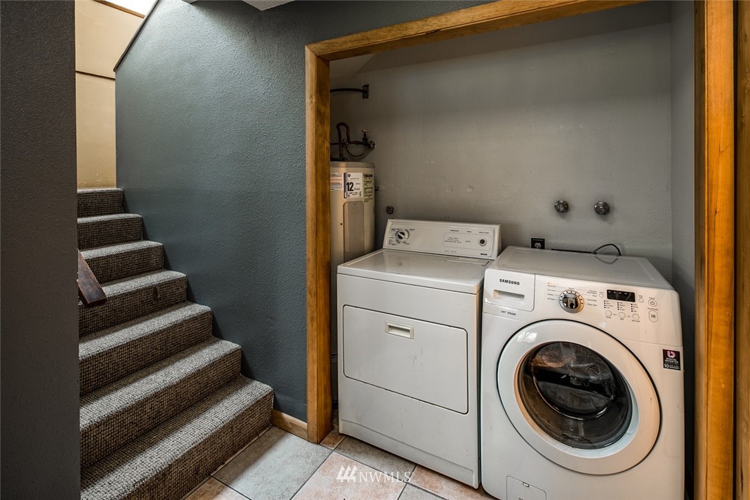 535 Kline Road Bellingham, WA 98226 - Photo 22 of 31 a utility room with dryer and washer