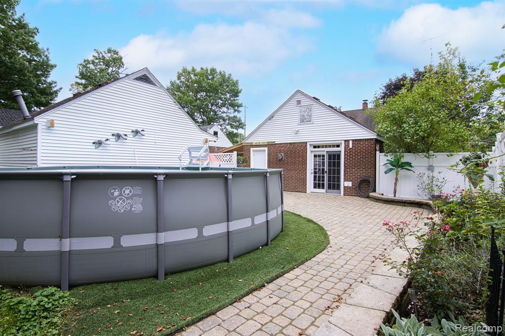 6072 Corunna Road Flint, MI 48532 - Photo 19 of 23