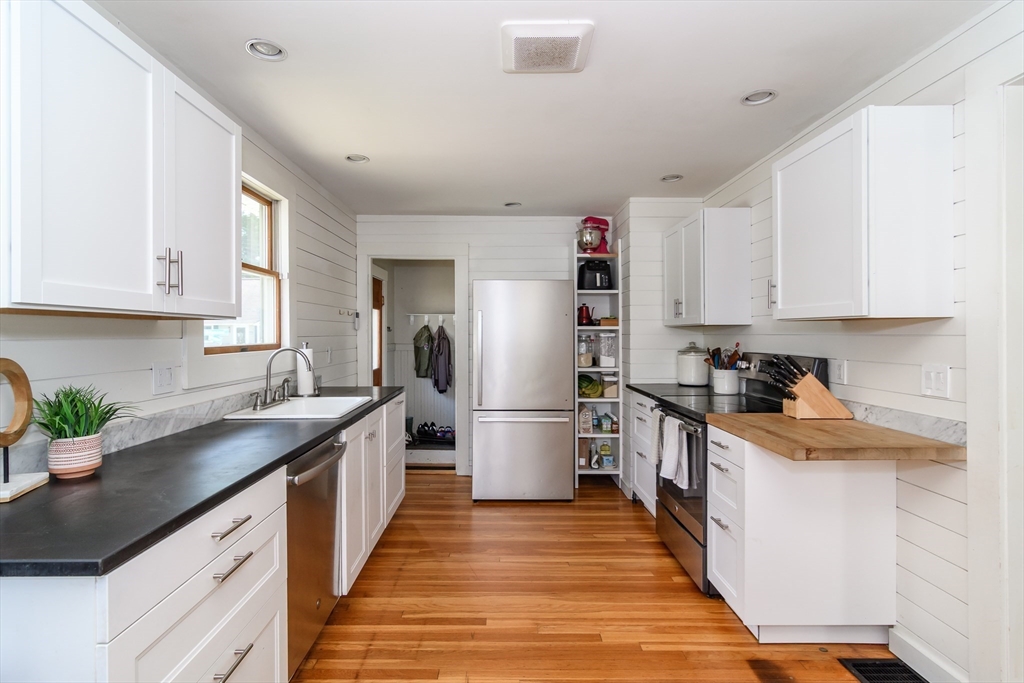 18 Hammond Road Natick, MA 01760 - Photo 5 of 23