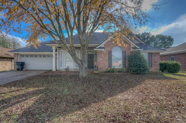 $208,000 | 2102 Robert E Lee Boulevard, Bossier City, LA 71112