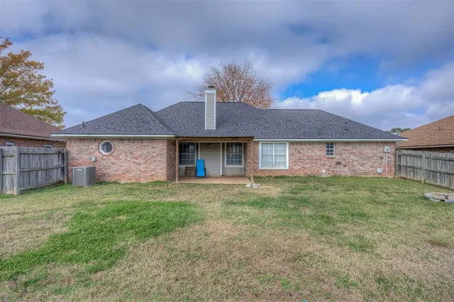 $208,000 | 2102 Robert E Lee Boulevard, Bossier City, LA 71112