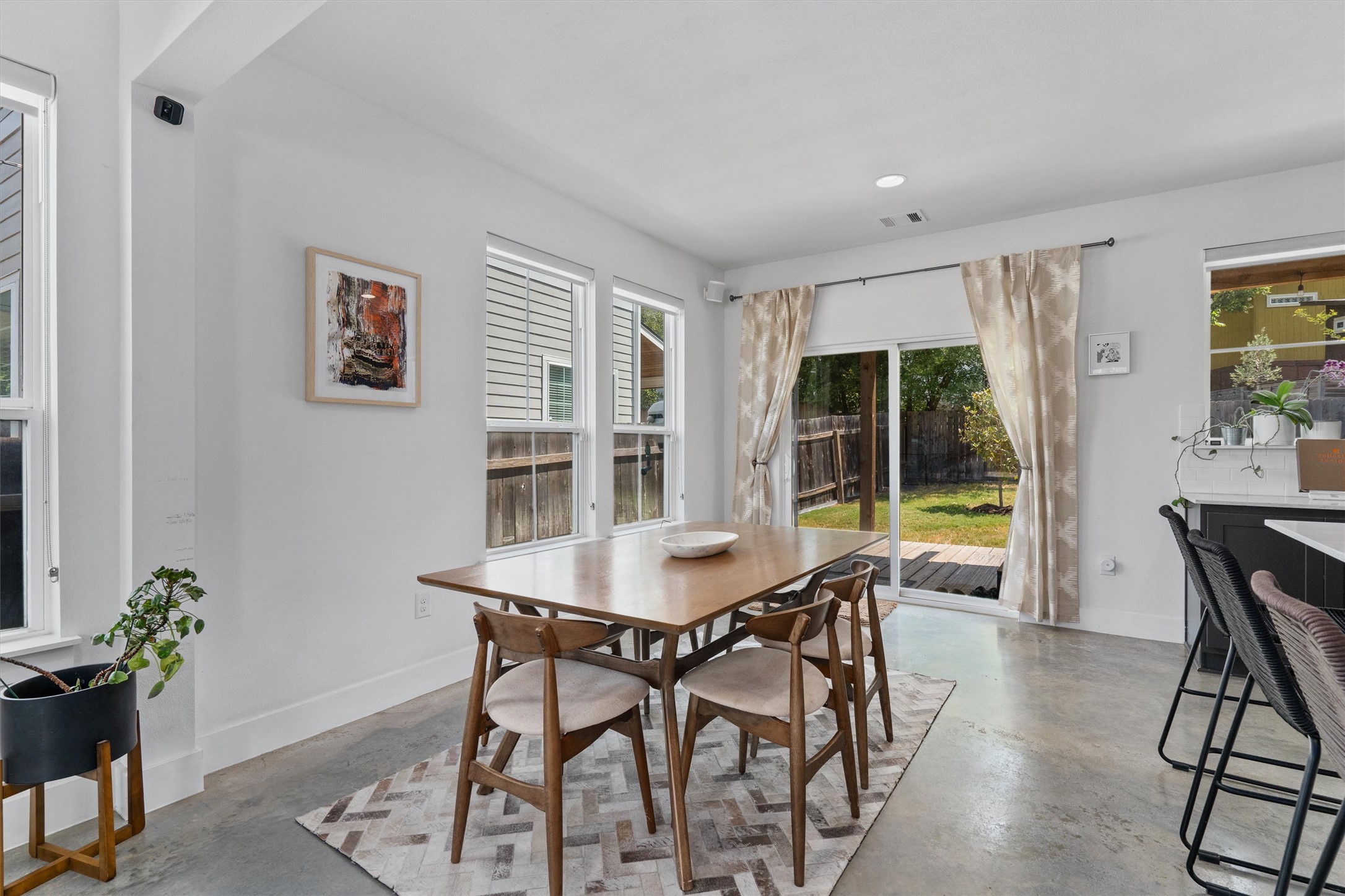 1309 Fort Branch Boulevard Austin, TX 78721 - Photo 6 of 19 a dining room with furniture and window