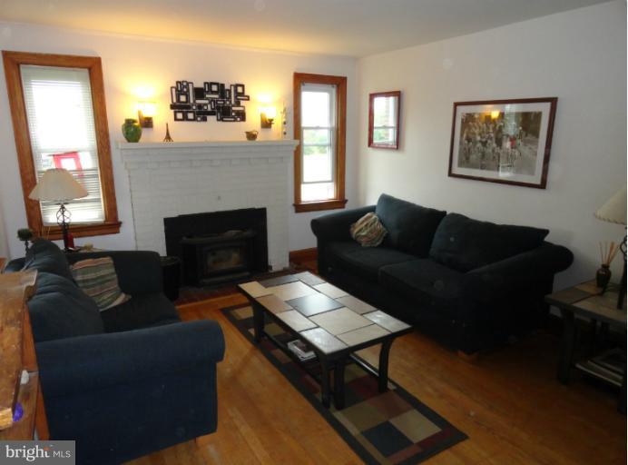 8441 Edgewood Church Road Frederick, MD 21702 - Photo 4 of 17 Living Room
