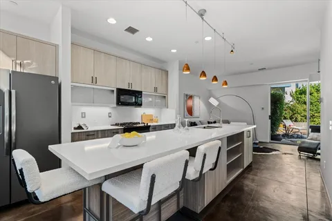 $545,000 | 250 Enterprise Way, Palm Springs, CA 92262