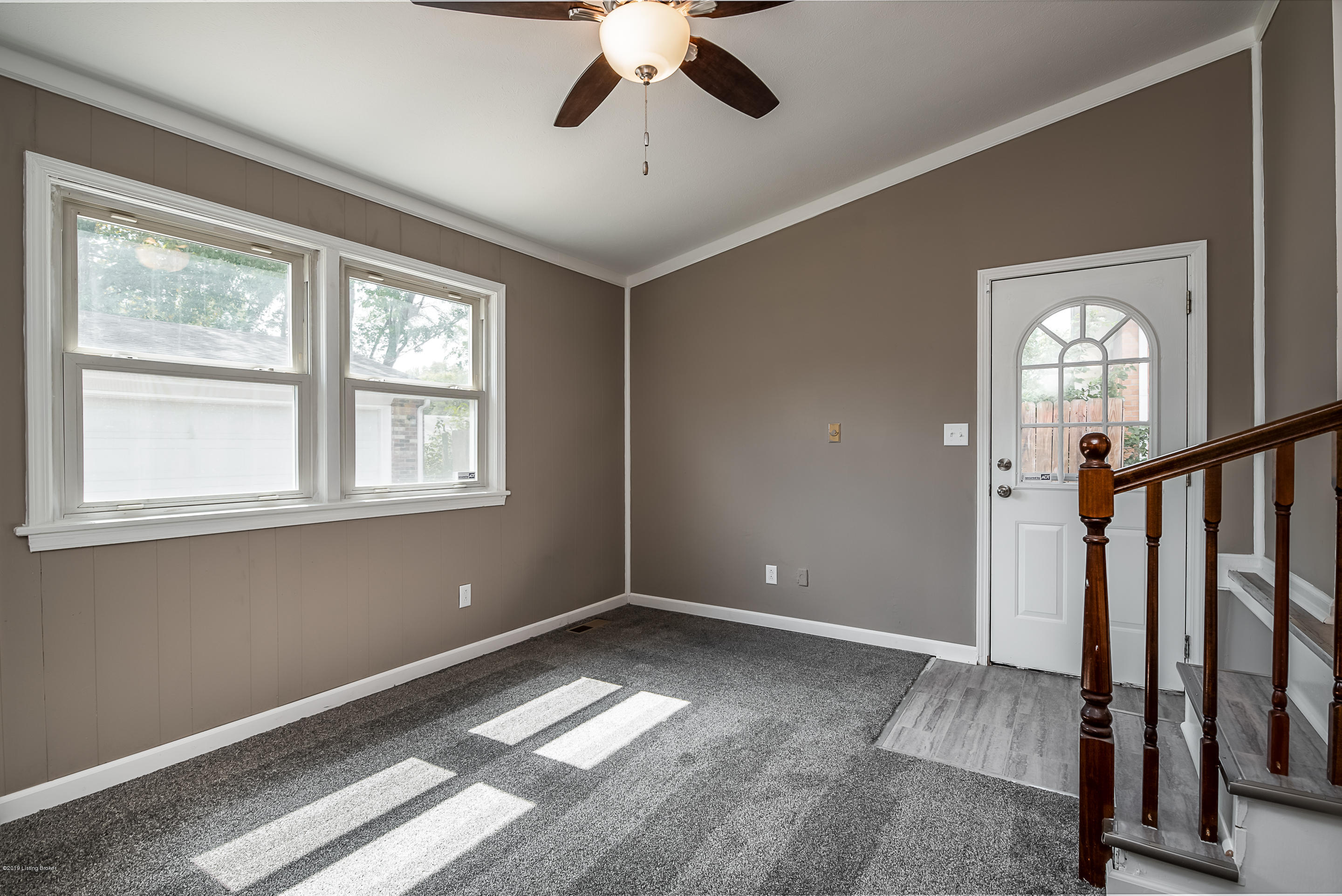 5318 Red Fern Road Louisville, KY 40218 - Photo 8 of 24 DHI-10