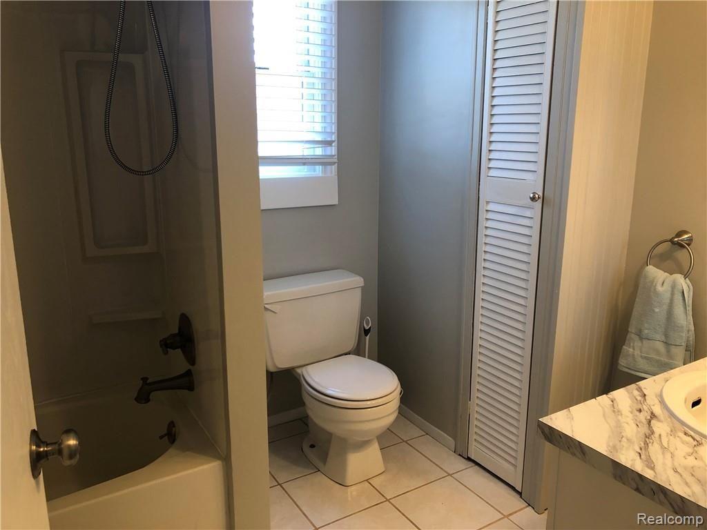 776 South Boulevard West Rochester, MI 48307 - Photo 19 of 23 IMG_1017.jpg