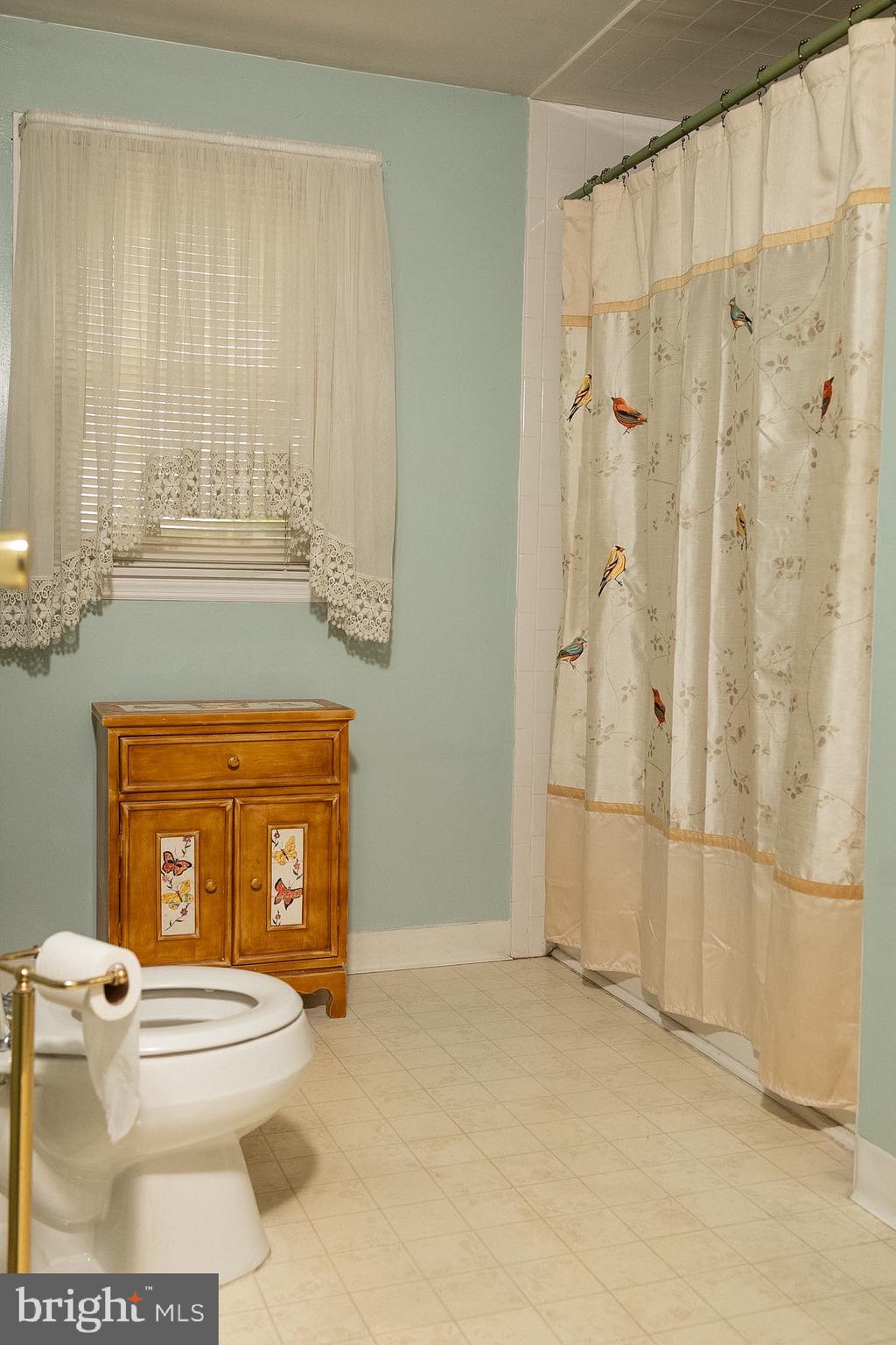 423 Sutherland Road Ewing, NJ 08618 - Photo 7 of 24 Gallery Image 7